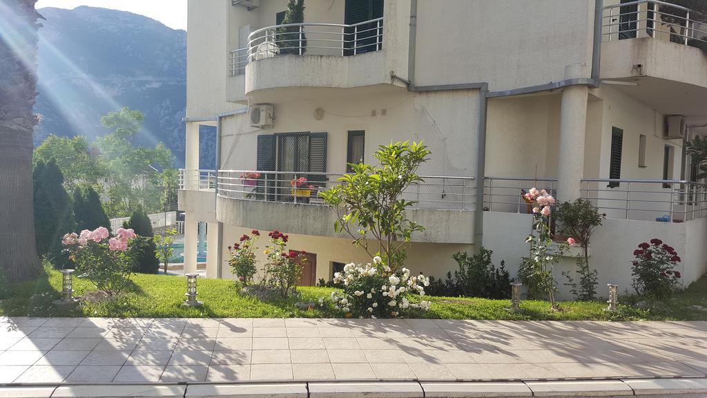 Roman Gardens Studio Apartment Risan Exterior foto